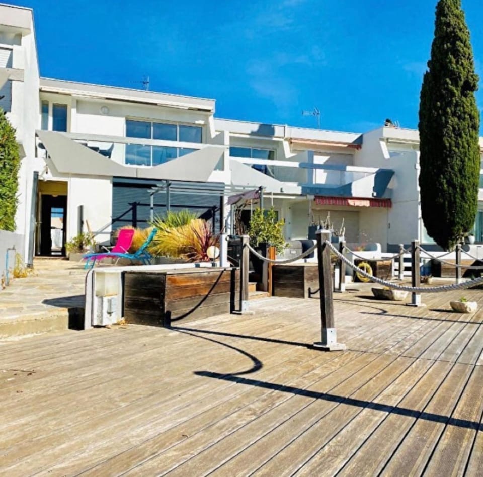 Property building, Day, View (from property/room), Balcony/Terrace, Beach, Cycling, sunbed