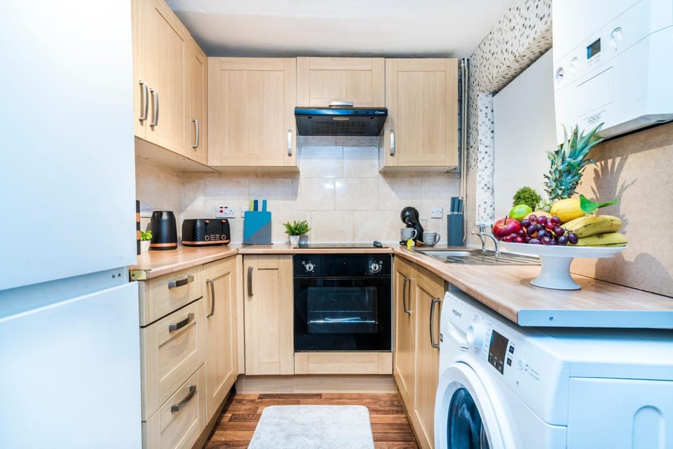 Kitchen or kitchenette, washing machine