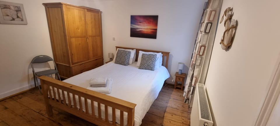 Bedroom, wardrobe