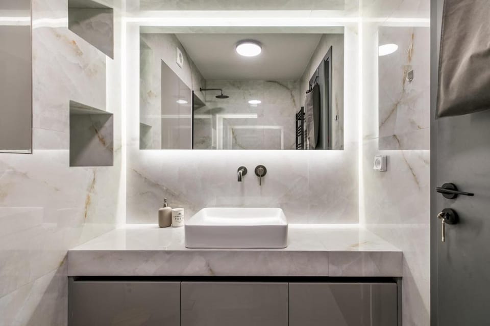 Bathroom, towels