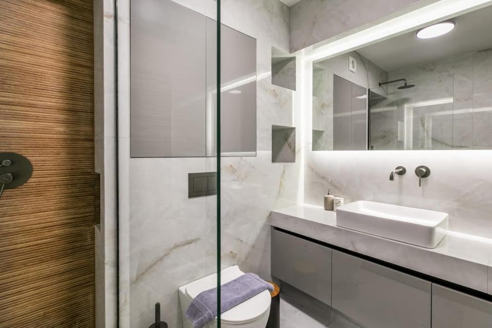 Shower, Toilet, Bathroom, towels