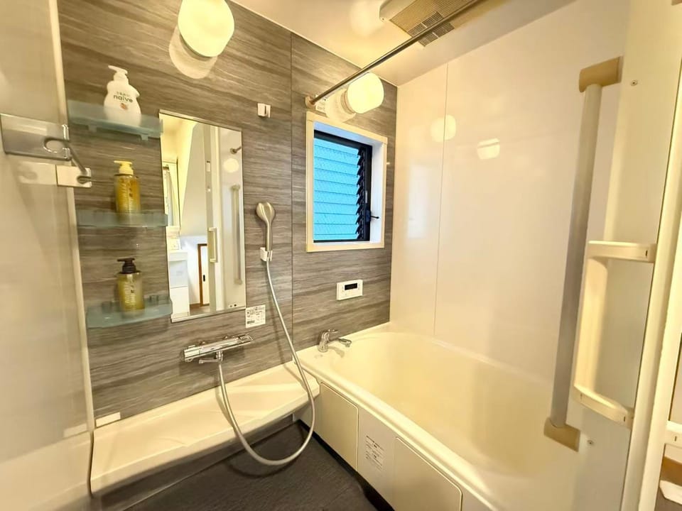 陽晨クリスタル三ノ輪旅館 Apartment in Japan
