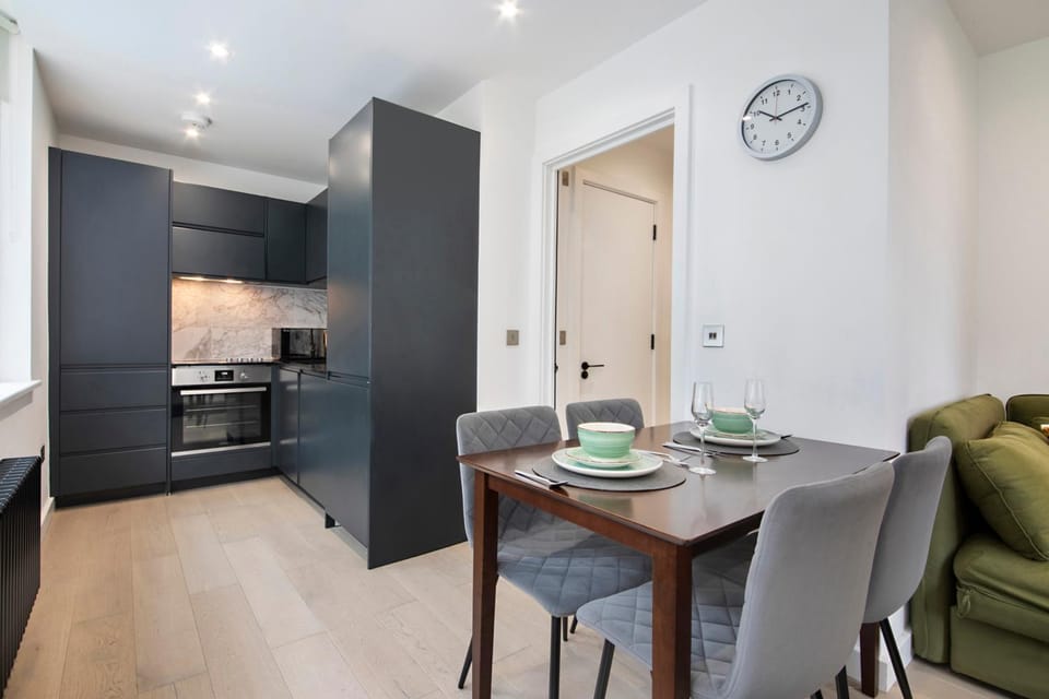 Kitchen or kitchenette, Living room, Seating area, Dining area, oven, stove