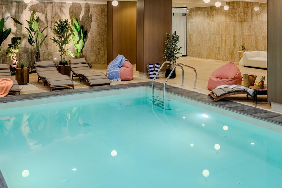 Swimming pool, Swimming pool