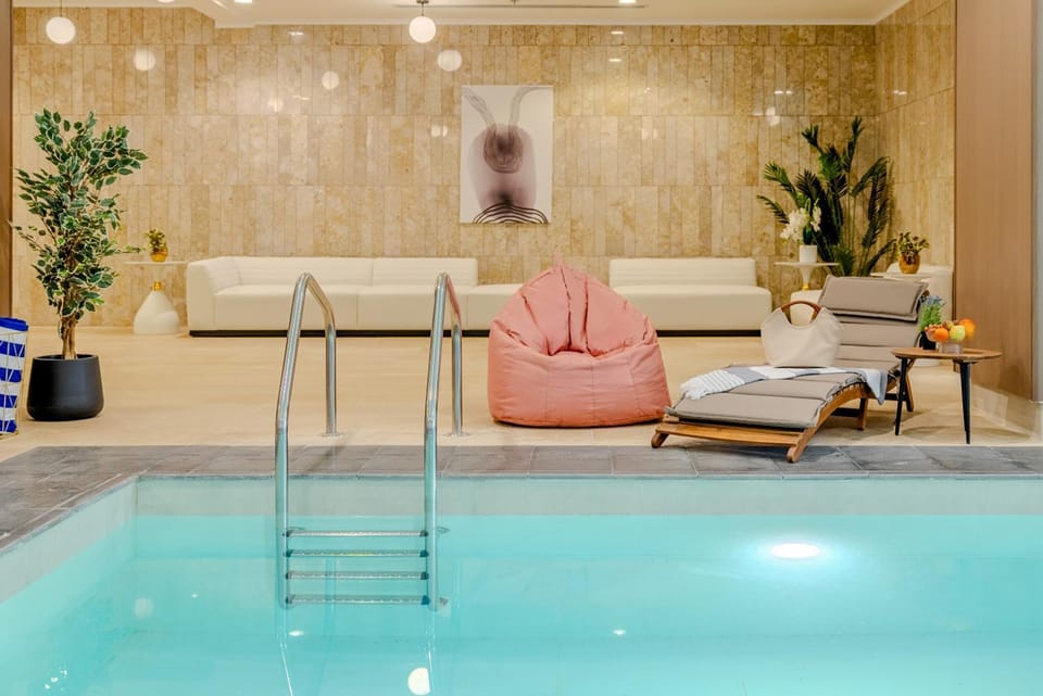 Swimming pool, Swimming pool, Internal: Not applicable to any particular room