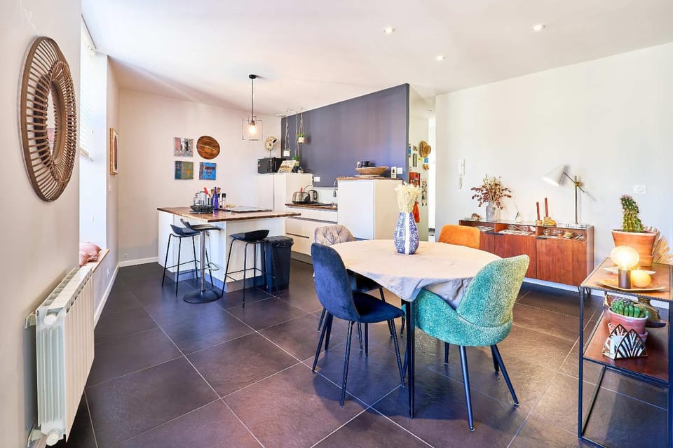 Kitchen or kitchenette, Living room, Dining area