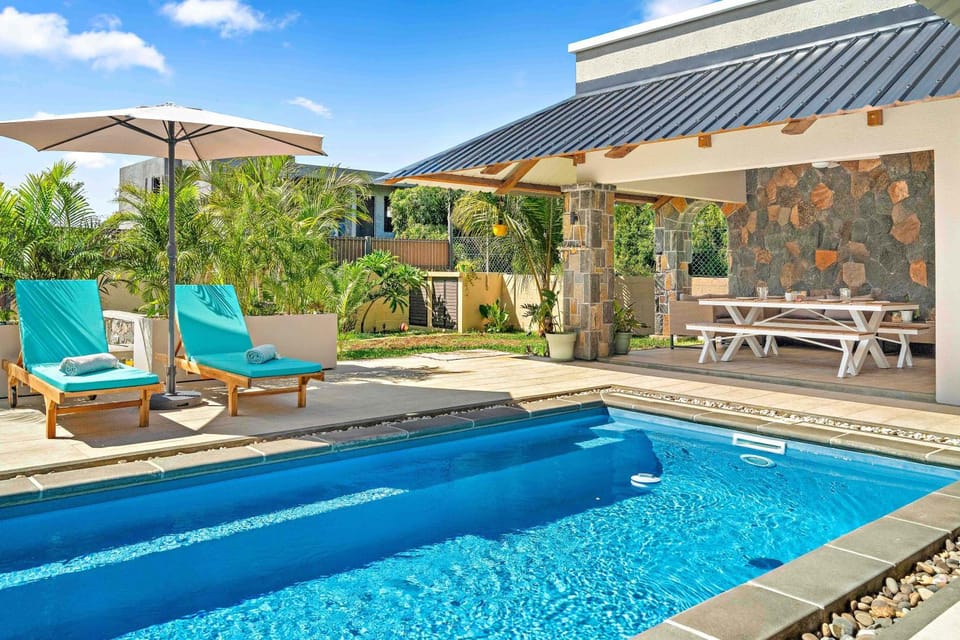 Patio, Garden, Swimming pool, sunbed