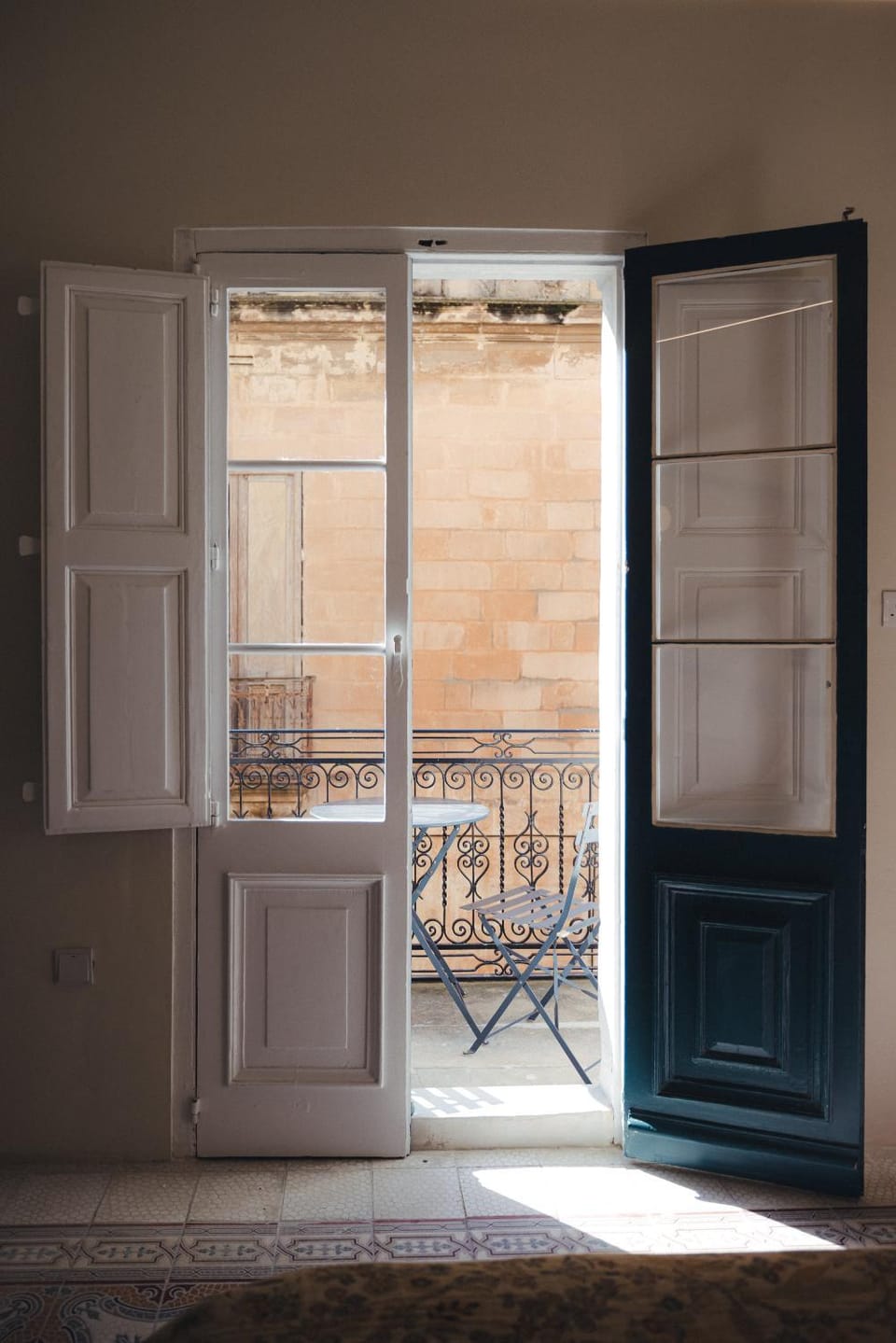 Ray's Suites 1 - Stylish corner apartment with balcony Apartment in Valletta