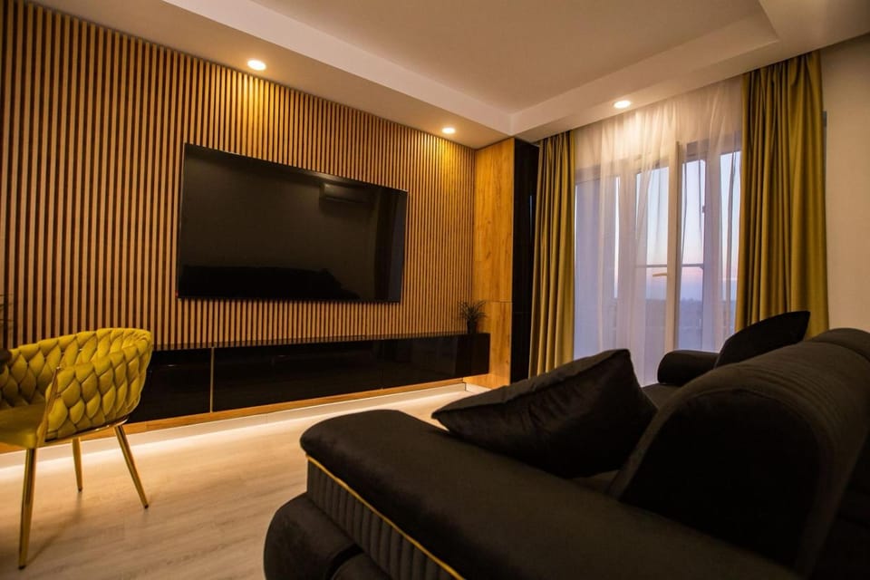 Communal lounge/ TV room, TV and multimedia, Living room, Seating area