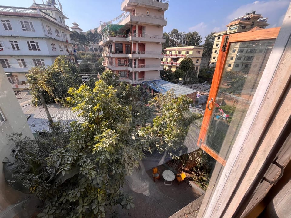 Property building, Garden, Balcony/Terrace, Garden view