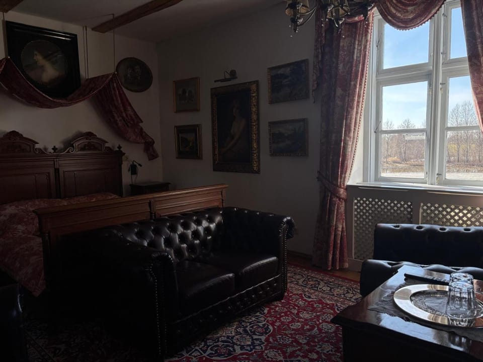 Seating area, Bedroom