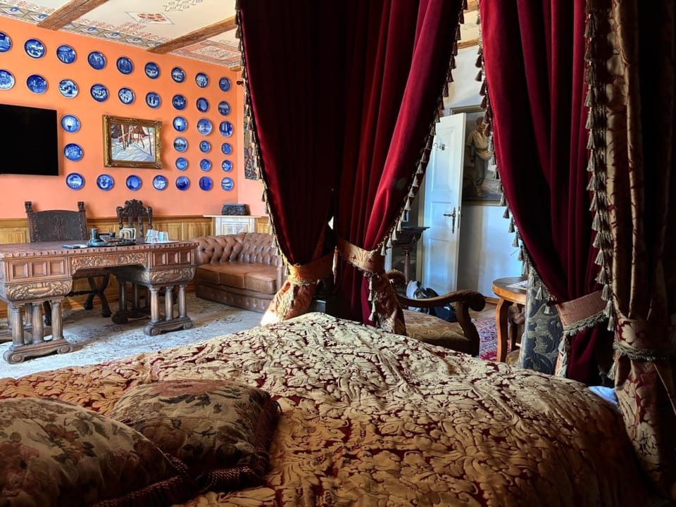 Seating area, Bedroom