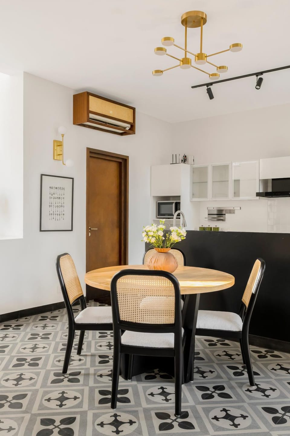 Kitchen or kitchenette, Dining area, air conditioner