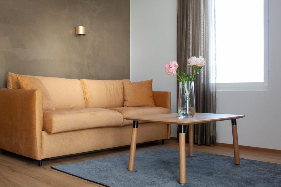 Living room, Photo of the whole room, Decorative detail