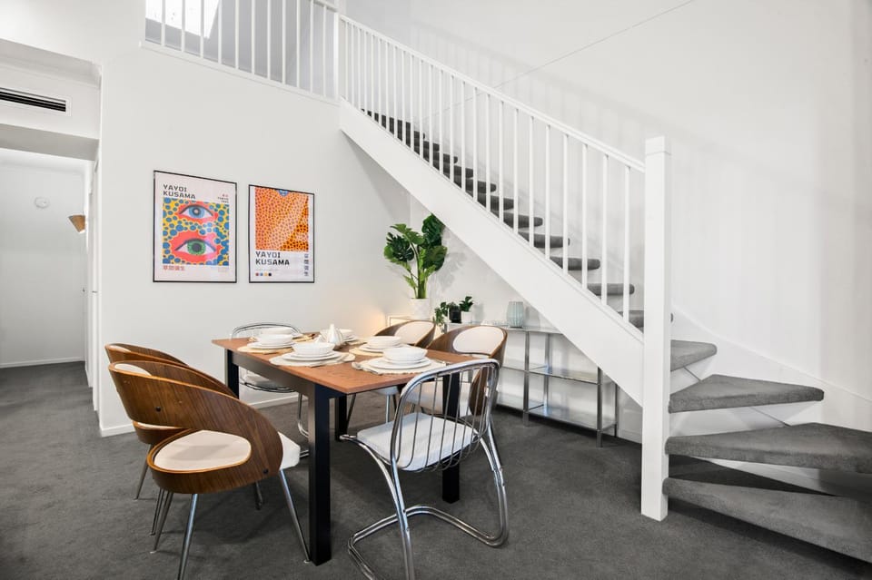Southbank Gem 3BR Artistic Double Story Loft Sleep 8 Apartment in Southbank