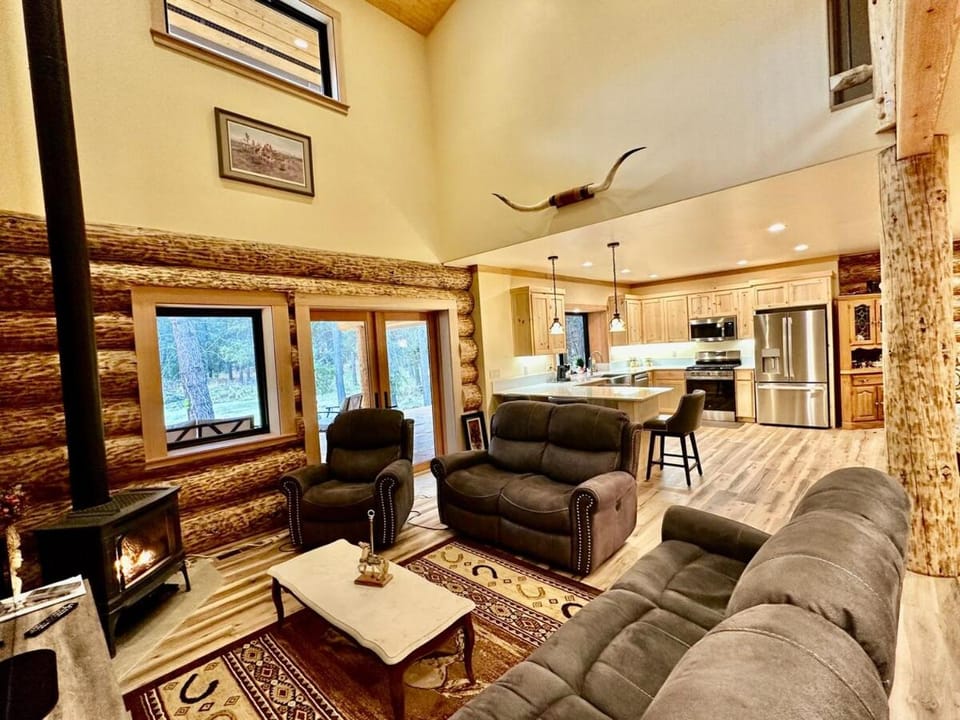Kitchen or kitchenette, Living room, Seating area, heating