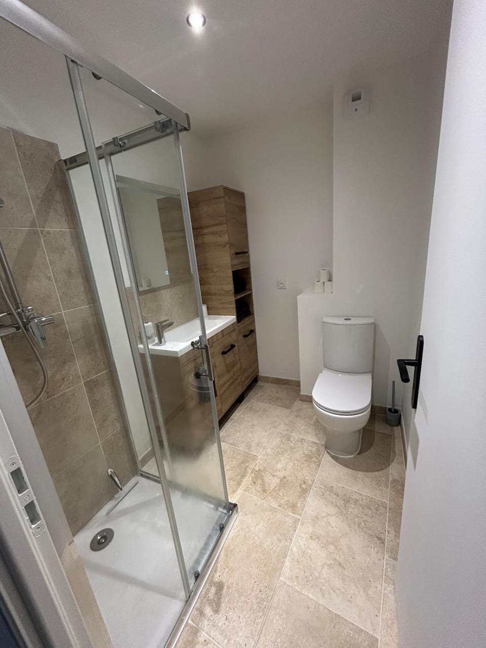 Shower, Toilet, Bathroom, towels