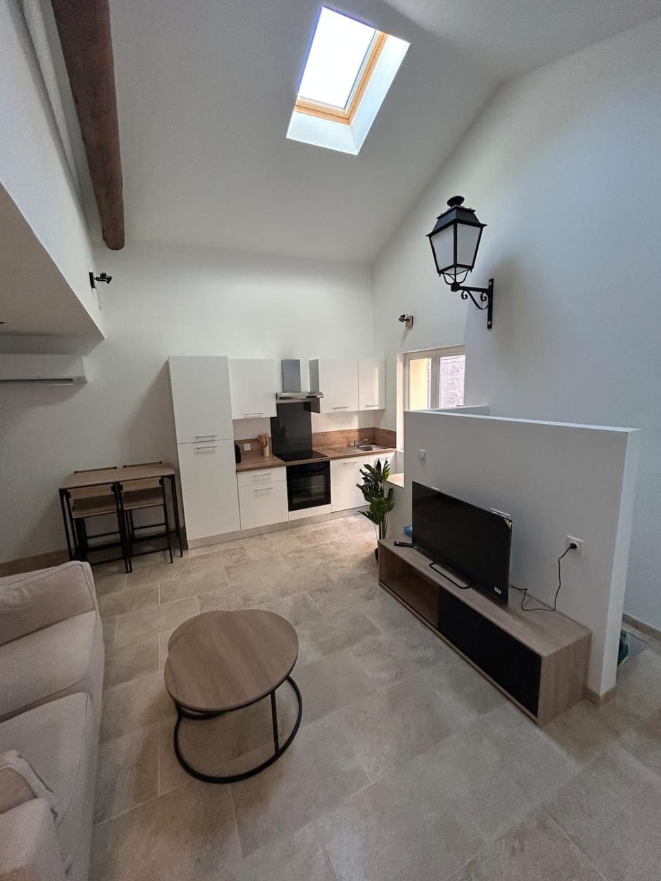 TV and multimedia, Kitchen or kitchenette, Living room