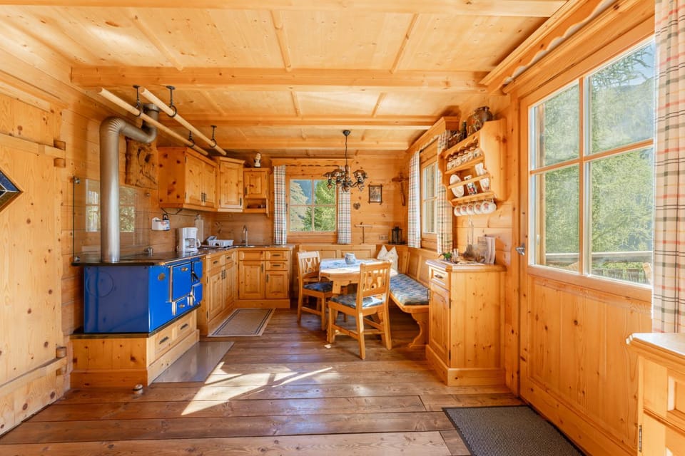 Kitchen or kitchenette, Kitchen or kitchenette