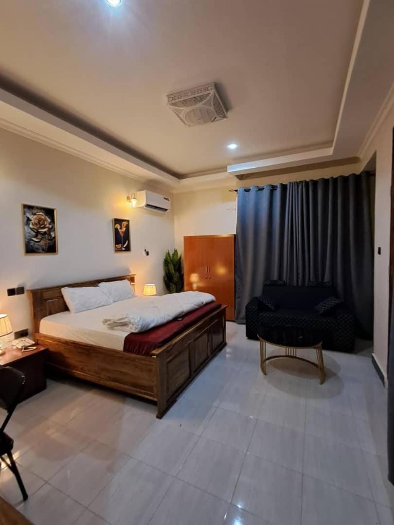 Bed, Photo of the whole room, Bedroom, air conditioner