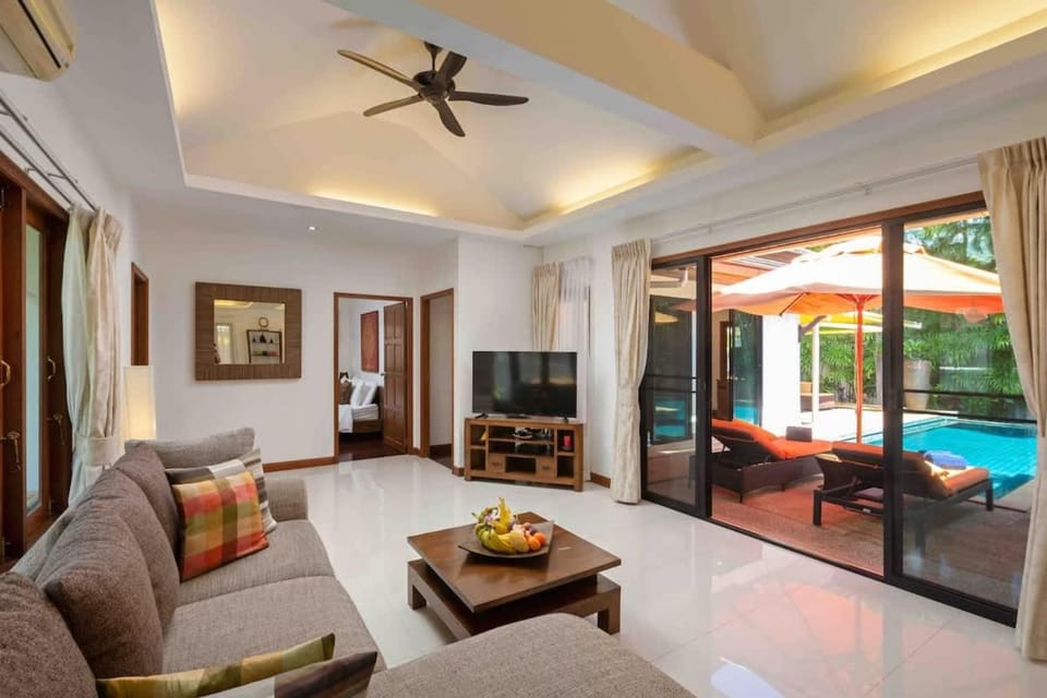 Communal lounge/ TV room, Living room, Seating area