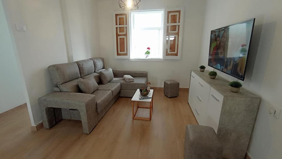 TV and multimedia, Living room, Evening entertainment