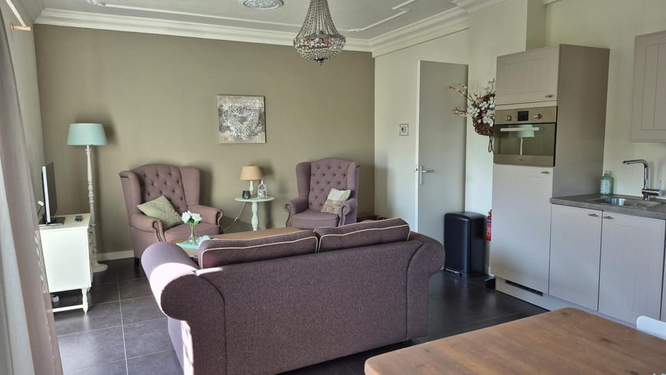 TV and multimedia, Living room, Seating area, Dining area, microwave, oven, kitchen