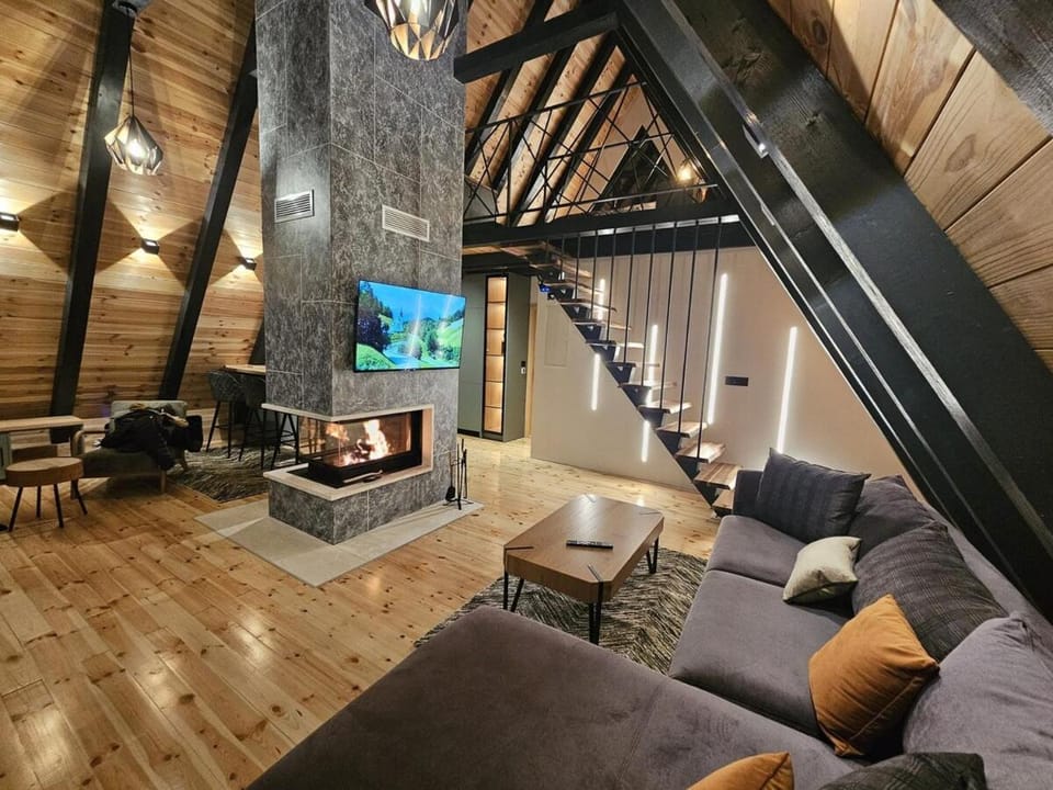 Communal lounge/ TV room, TV and multimedia, Living room, Seating area, fireplace
