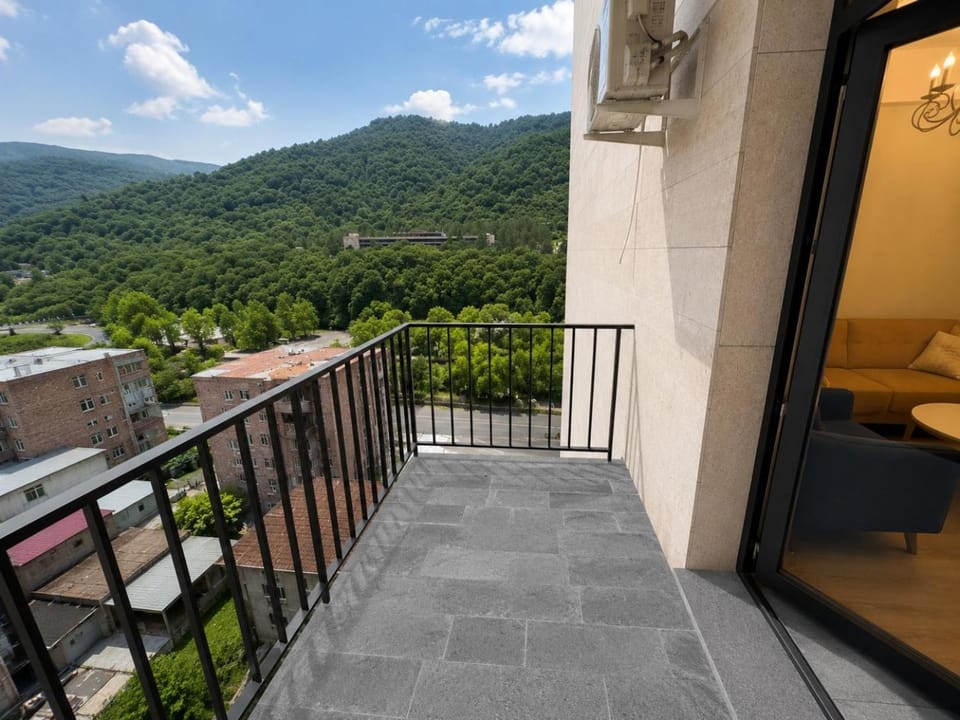 Balcony/Terrace, Mountain view