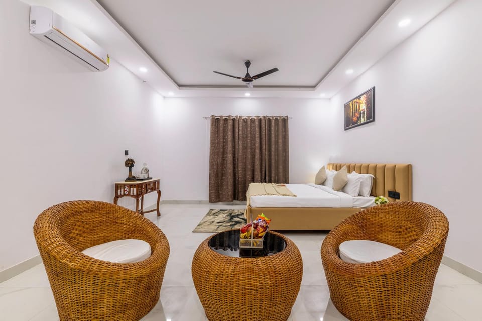 Photo of the whole room, Bedroom