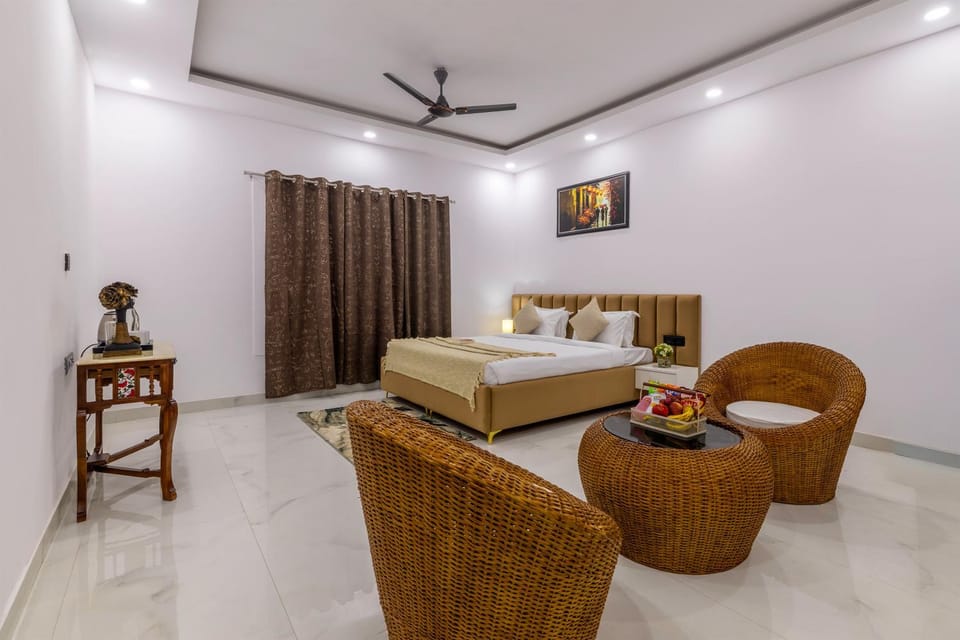 Photo of the whole room, Bedroom