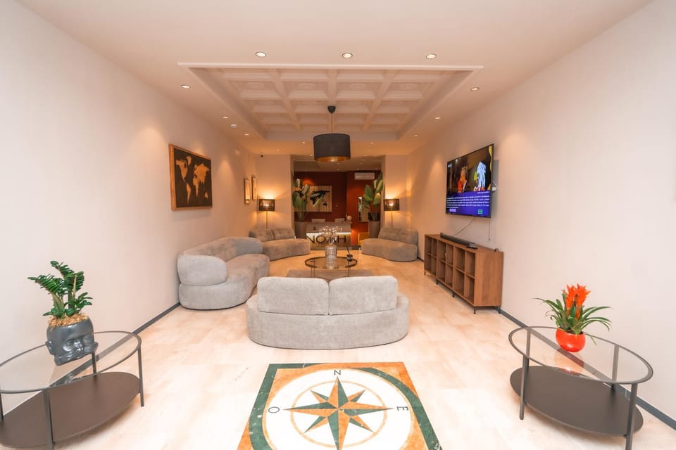 Noah Gate Hotel & Suites Hotel in Naples