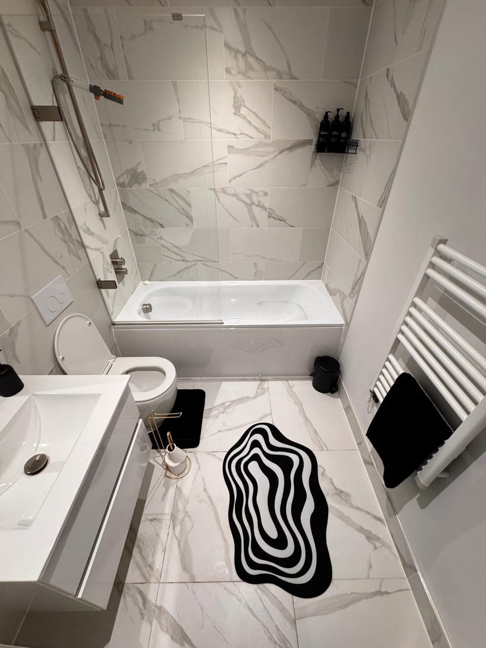 Shower, Toilet, Bathroom, Bath, towels