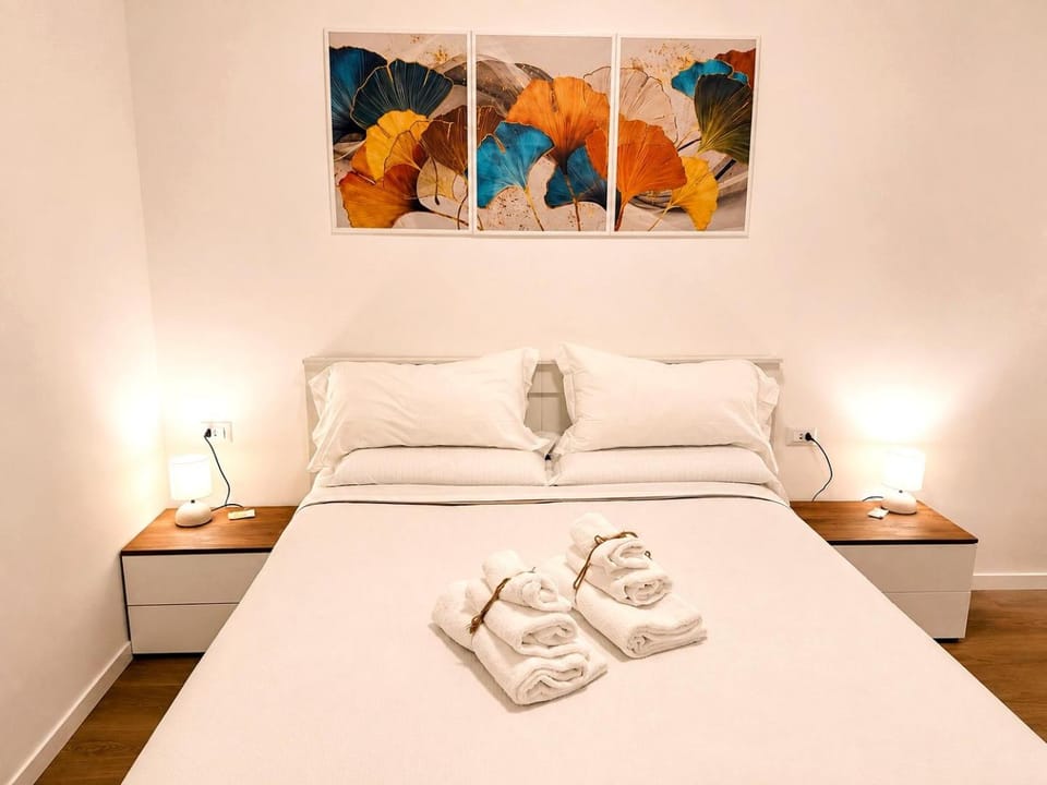 Bed, TV and multimedia, Bedroom, safe, towels, air conditioner