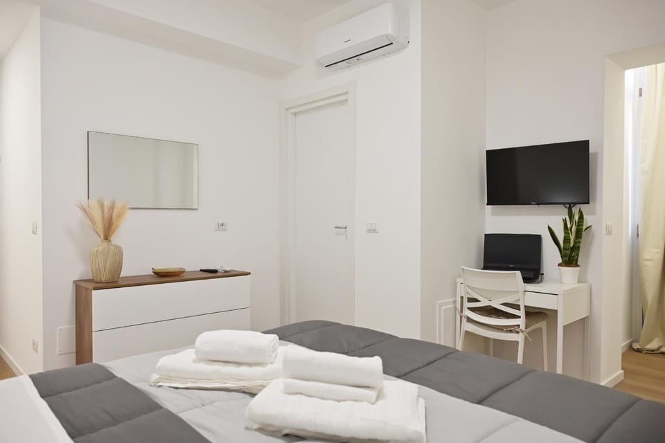 Bedroom, towels, air conditioner