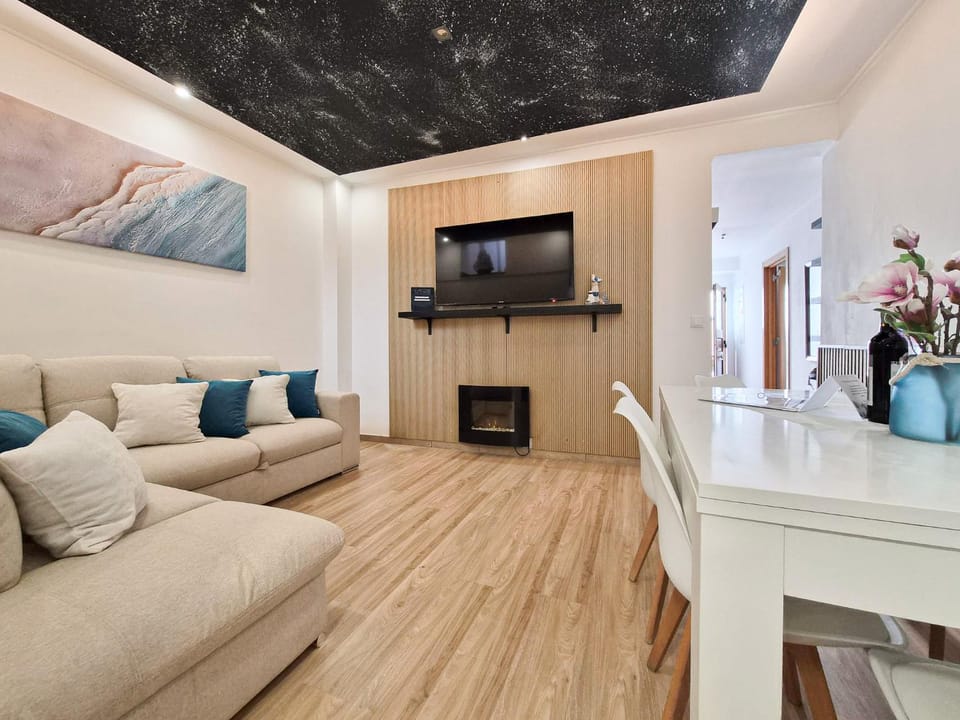 Living room, Dining area, internet