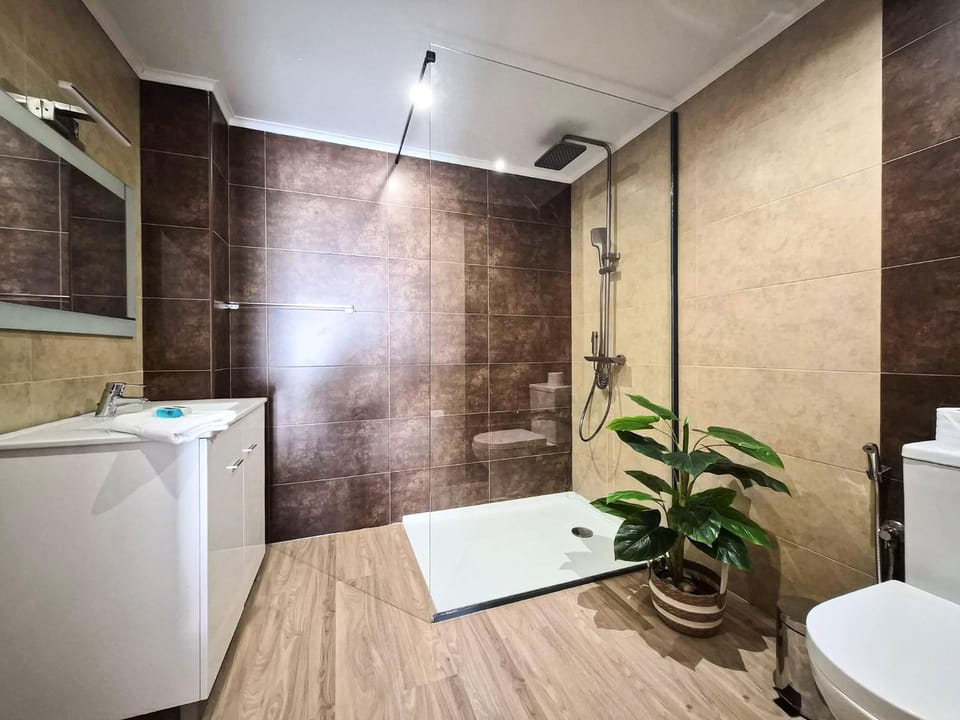 Shower, Toilet, Bathroom