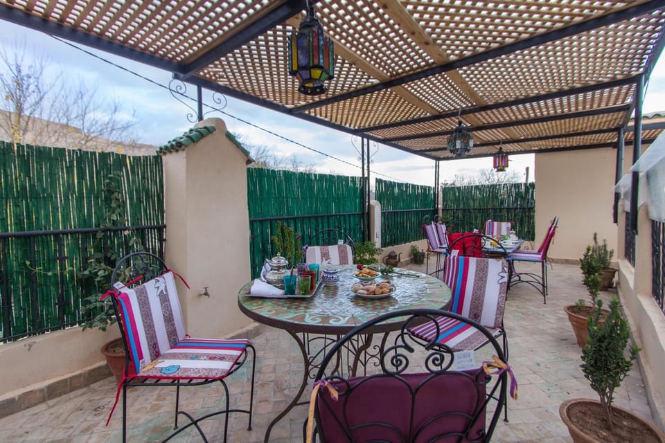 Restaurant/places to eat, Balcony/Terrace