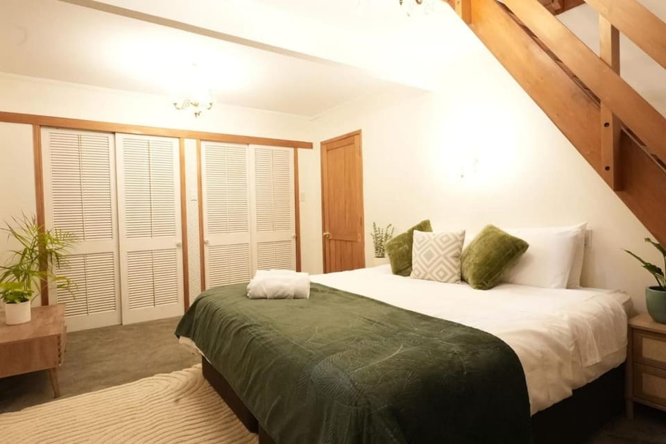 Ora Springs Exclusive Nature Retreat House in Whangārei