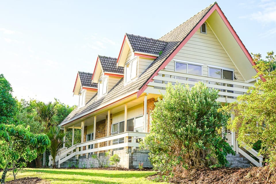 Ora Springs Exclusive Nature Retreat House in Whangārei
