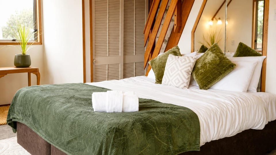 Ora Springs Exclusive Nature Retreat House in Whangārei