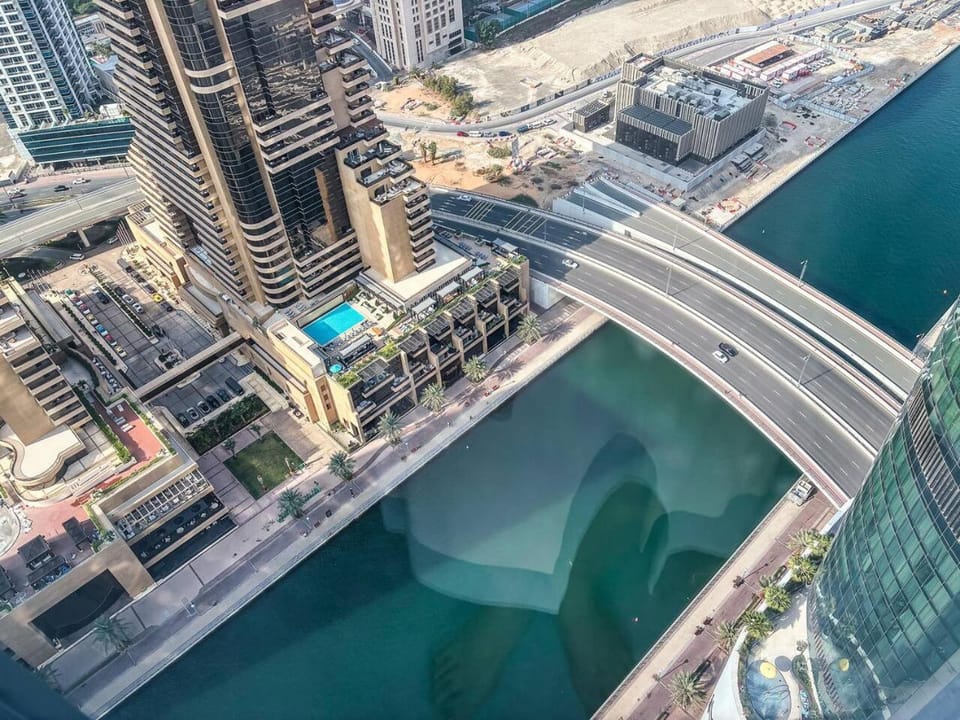 Cayan Tower, Dubai Marina - Onelink Apartment in Dubai