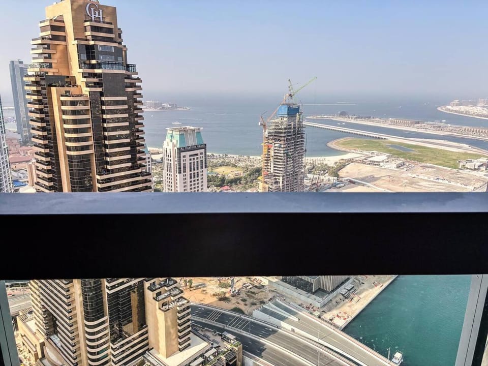 Cayan Tower, Dubai Marina - Onelink Apartment in Dubai