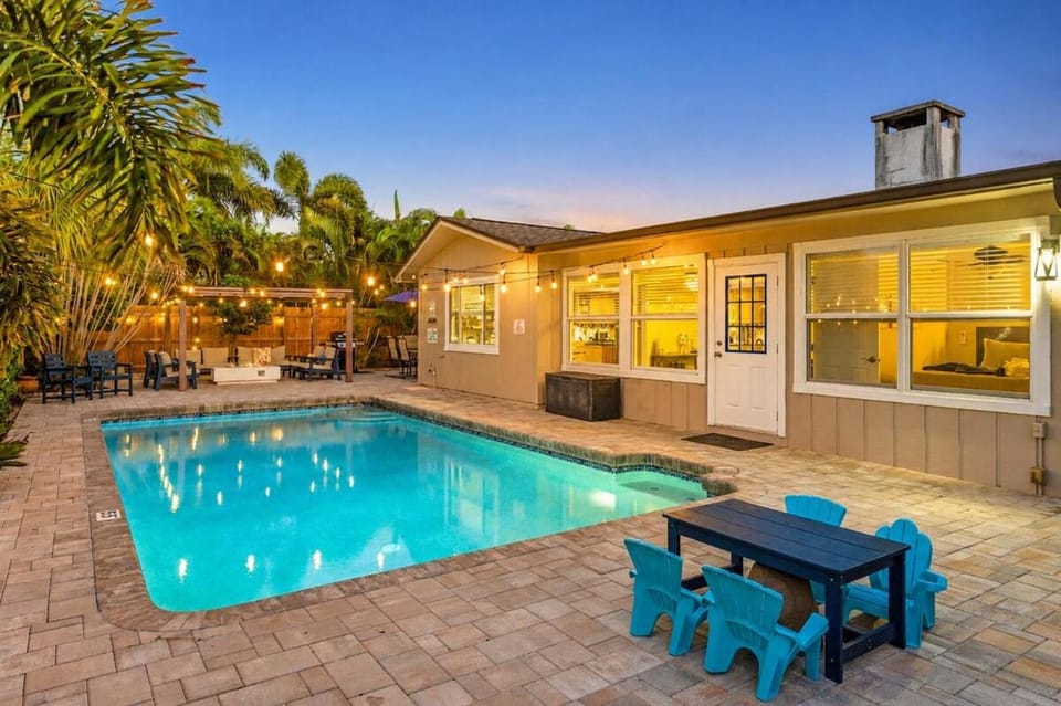 Private Heated Pool & Game Room Escape House in Cortez