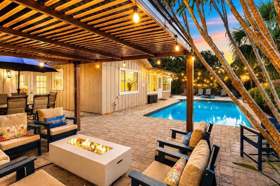 Private Heated Pool & Game Room Escape House in Cortez