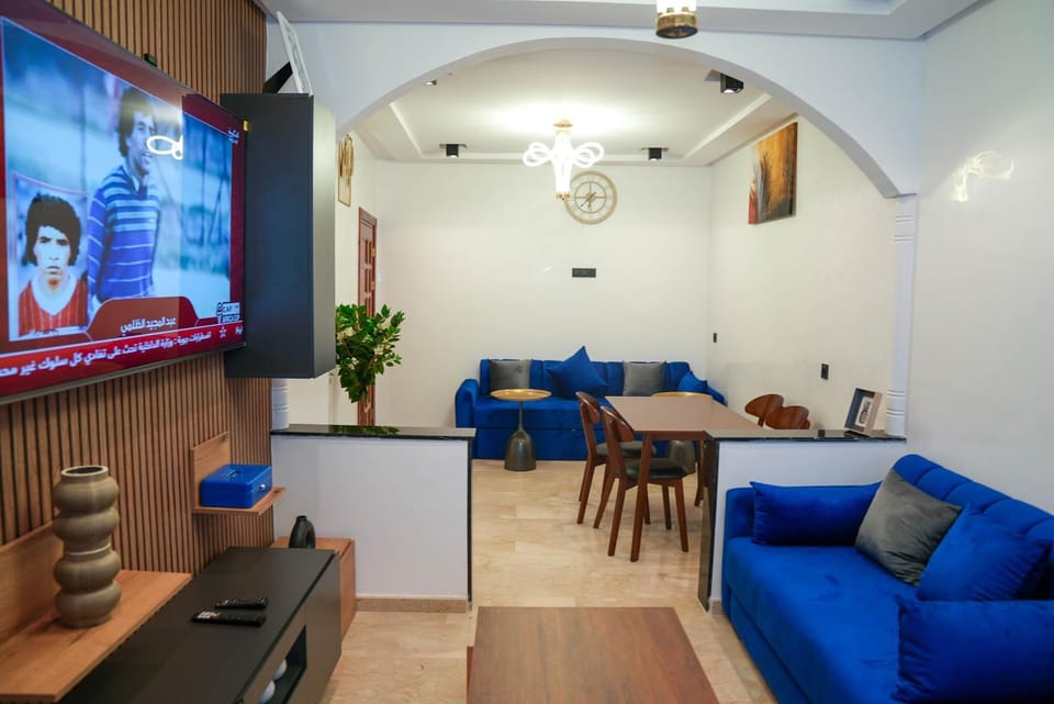 TV and multimedia, Living room, Seating area, Evening entertainment