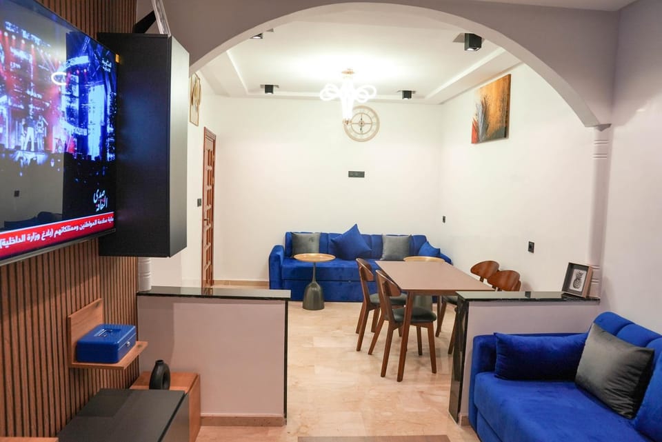 Communal lounge/ TV room, TV and multimedia, Living room, Seating area, Evening entertainment