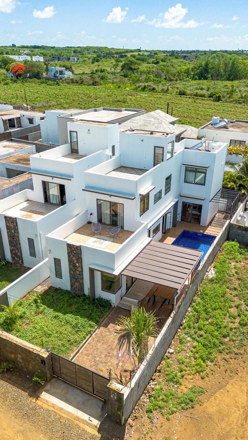 Property building, Bird's eye view, Swimming pool