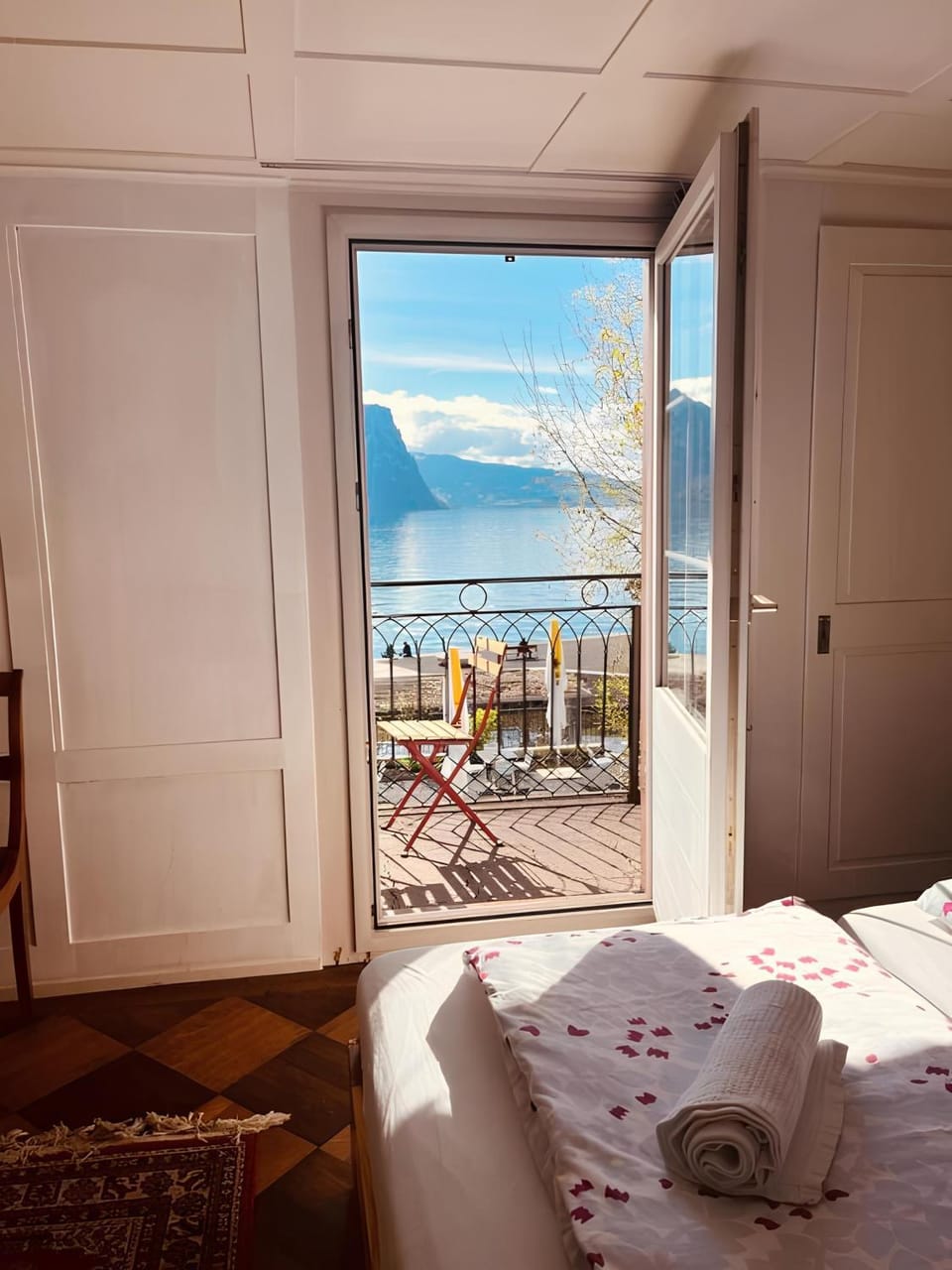 Balcony/Terrace, Lake view, Mountain view, Sunrise