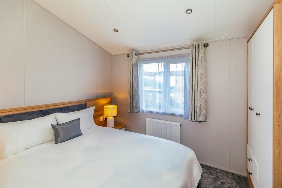 Bed, Bedroom, wardrobe